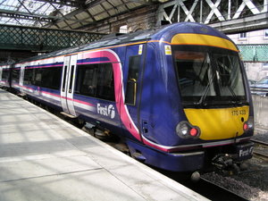 First ScotRail-Zug des Typs Class 170/4 in Edinburgh Waverley