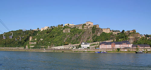 Die Festung Ehrenbreitstein auf dem gleichnamigen Hügelrücken
