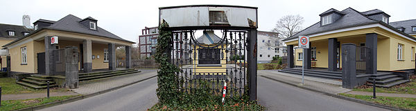 Früheres Eingangstor der Kaserne Klerken in Köln-Ossendorf, heute Einfahrt zum Wohngebiet „Ossendorfpark“