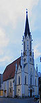 Kath. Pfarrkirche Mariae Himmelfahrt mit Ölberggruppe und Kriegerdenkmal