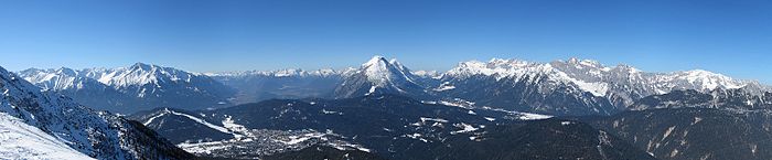 Nordalpen: Blick nach Westen über Sellrainer Berge, das Oberinntal, Silvretta, Verwall, Lechtaler Alpen, Mieminger Kette und Wettersteinmassiv