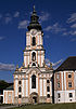 Stiftskirche Wilhering Fassade.jpg