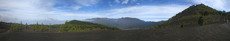 Vulkanaschefelder auf der Cumbre Vieja mit Blick zur Caldera de Taburiente