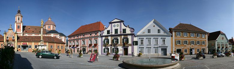 Panoramabild des Hauptplatzes der Marktgemeinde Pöllau