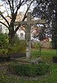 Wegekreuz im Klostergarten