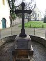 St. Adelheidis-Brunnen mit Steinkreuz