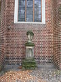 Klosterkirche grabdenkmal mit urne.jpg