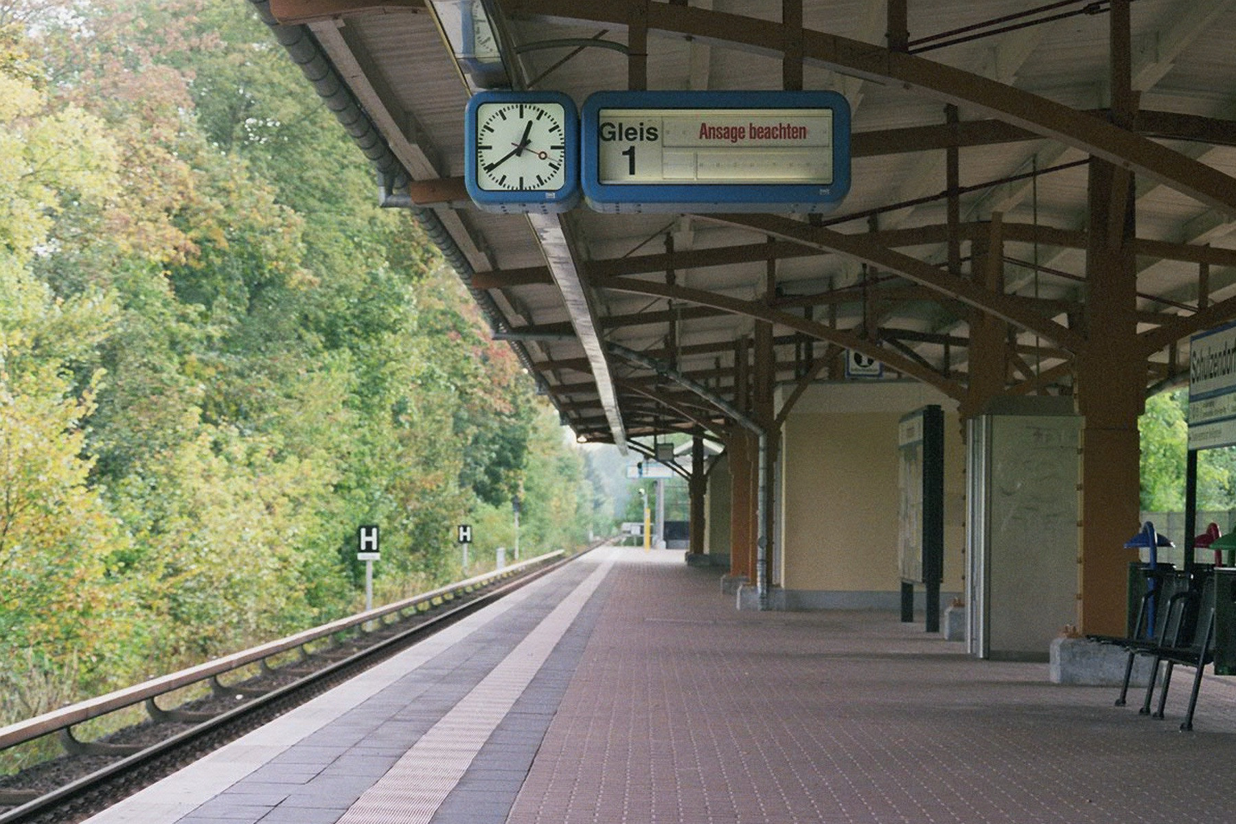 Bahnhof Berlin Schulzendorf (Blick Vom Bahnsteig In Richtung Tegel%2C 2006) 