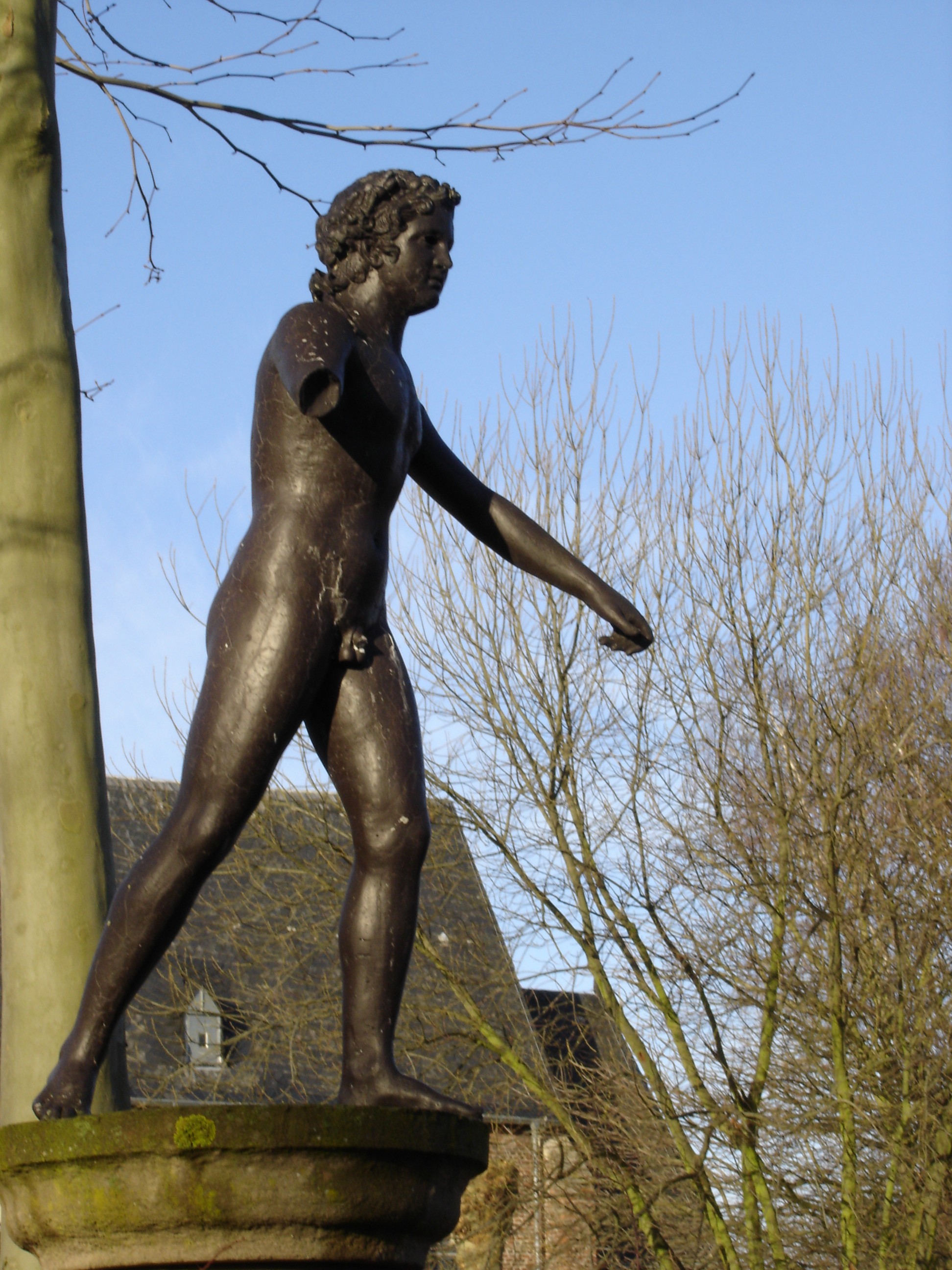Bronzefigur des Luettinger Knaben Statue Regionalmuseum Xanten