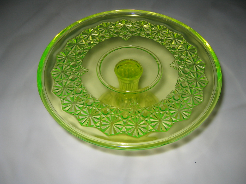 Annagelbes Uranglas Uranglas Vaseline Glass   Globus mit Standfläche