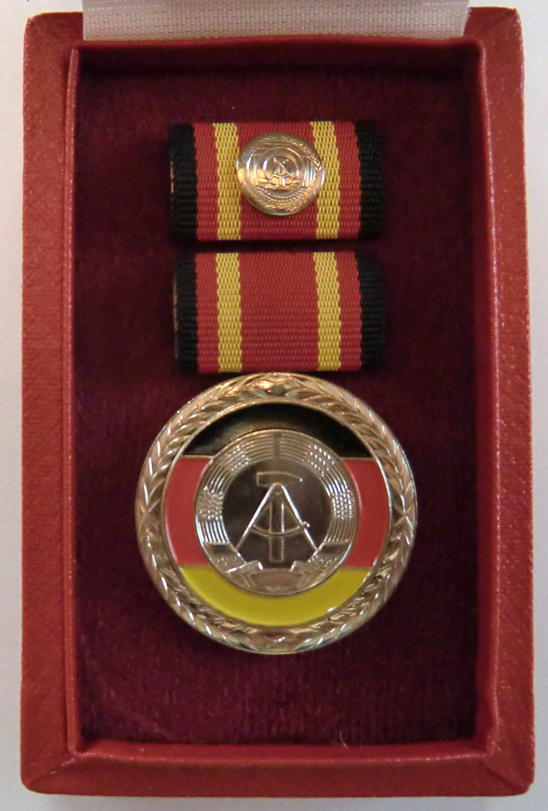 Orden2294 Verdienstmedaille der der Zollverwaltung der DDR Bronze